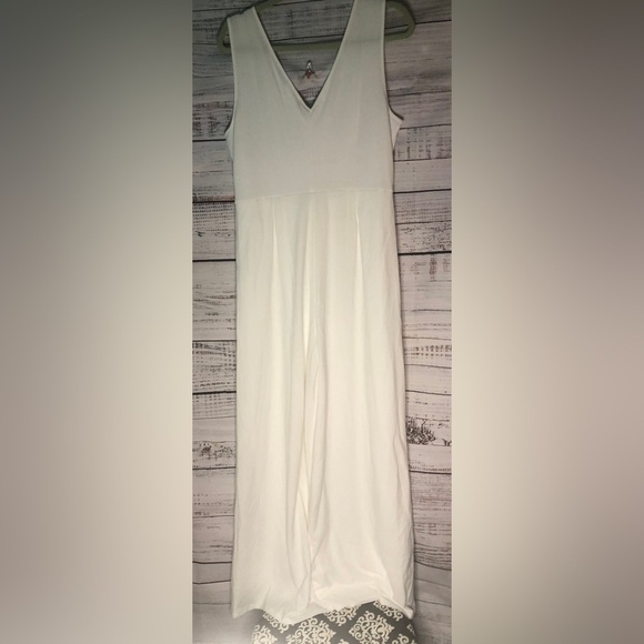 🪩🤍VENUS Chic White Jumpsuit NWOT Multiple sizes🤍🪩 - Picture 3 of 15